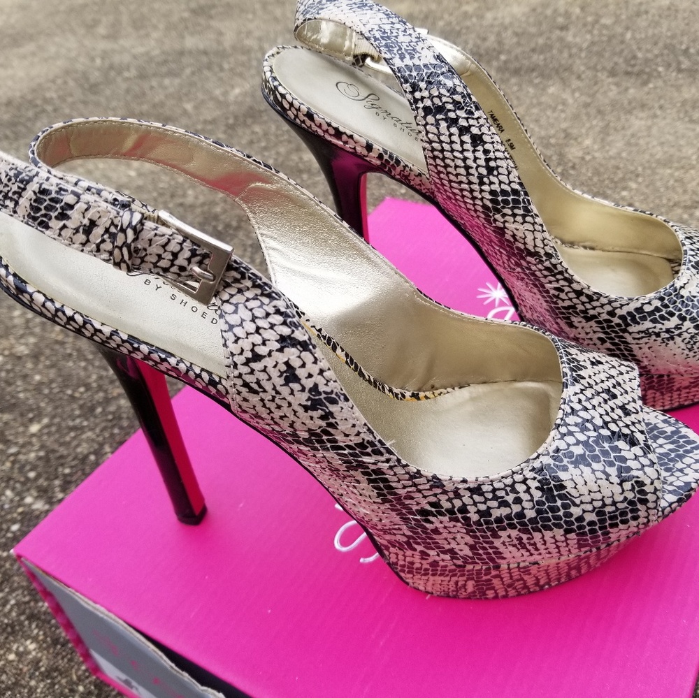 🎀HP👠Sexy snake print sling back platform heels.
